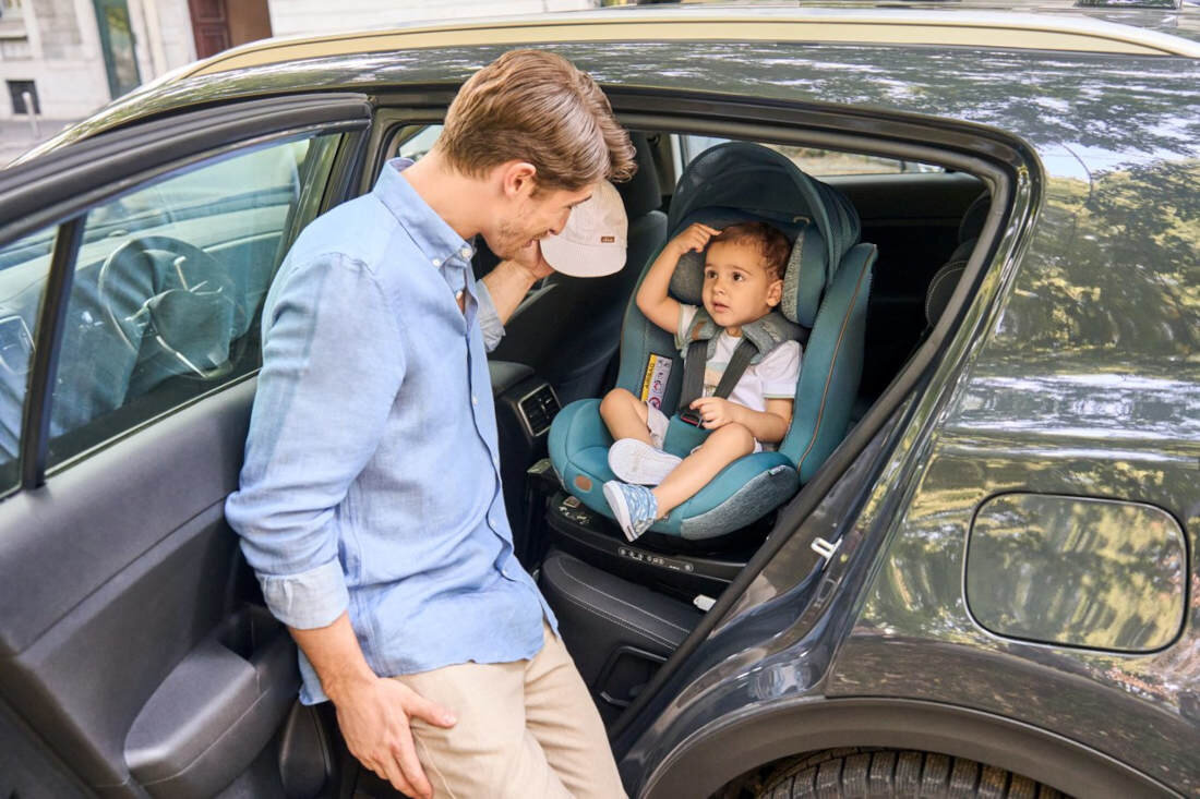 Fotelik samochodowy CHICCO Seat3Fit I-Size Air (0-25 kg) Czarny System Obrotowy 360° obrót przodem tyłek kierunek jazda