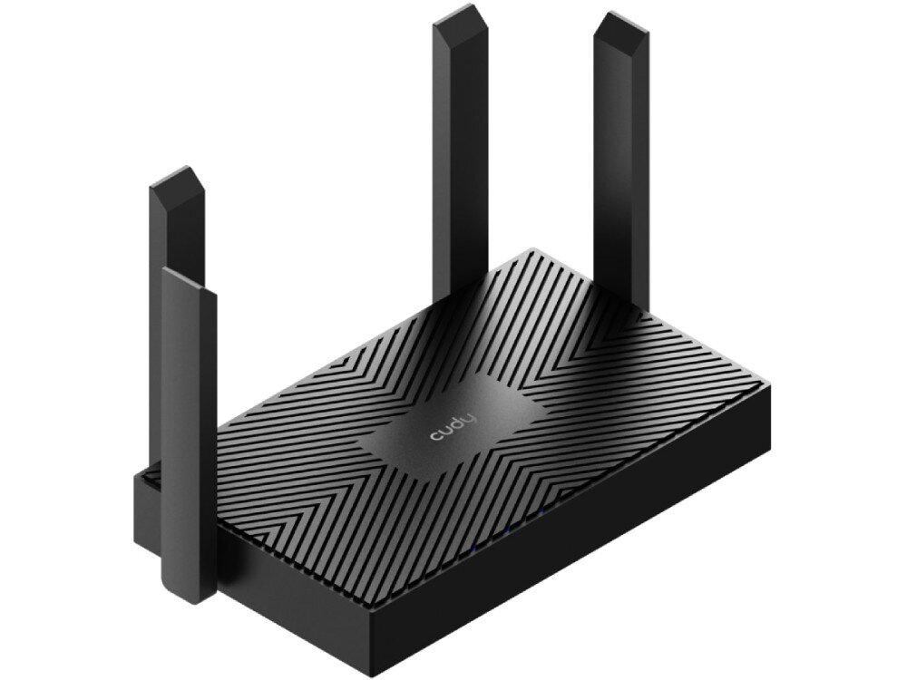 Router CUDY WR1500 AX1500 Widok routera pod lekkim kątem z widocznymi czterema antenami i wzorem geometrycznym na górze obudowy, przedstawiony na białym tle, standard Wi-Fi 6, pasma, prędkość