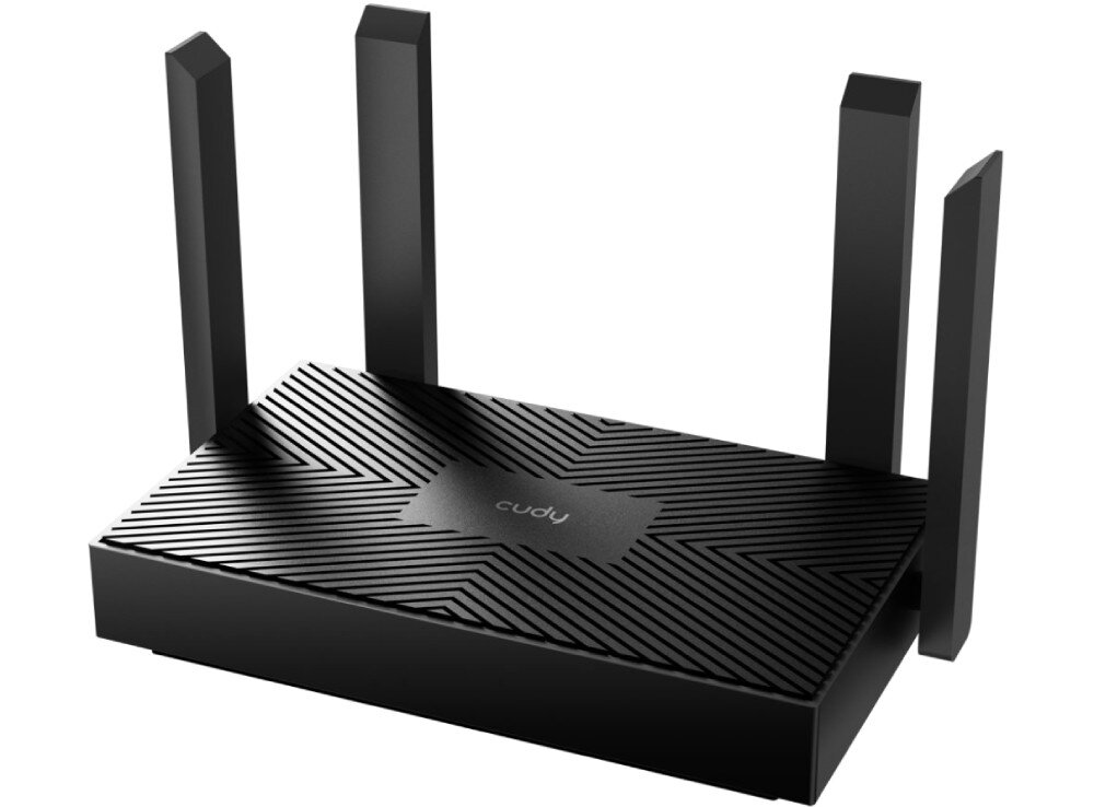 Router CUDY WR1500 AX1500 Router z czterema antenami pokazany pod kątem z prawego boku, na białym tle. Widoczna czarna obudowa z geometrycznym wzorem, tryby działania