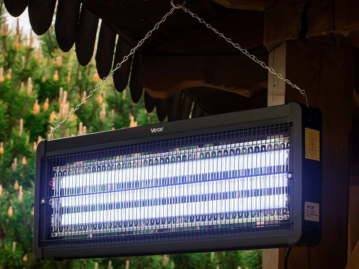 Lampa owadobójcza VAYOX IKV-60W bezpieczna dla ludzi certyfikat bezpieczeństwa łańcuszek taca
