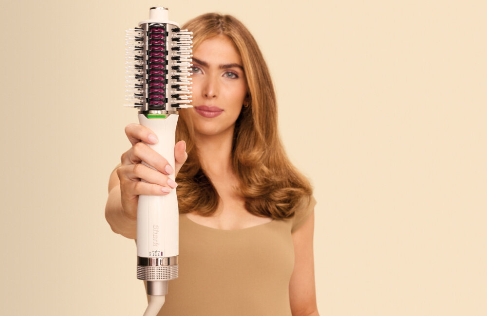 Suszarko-lokówka SHARK HT202EU SmoothStyle 40 mm 900 W  Podgrzewany grzebień Ceramiczny grzebień o średnicy 40 mm chroni włosy przed przesuszeniem i łamliwością