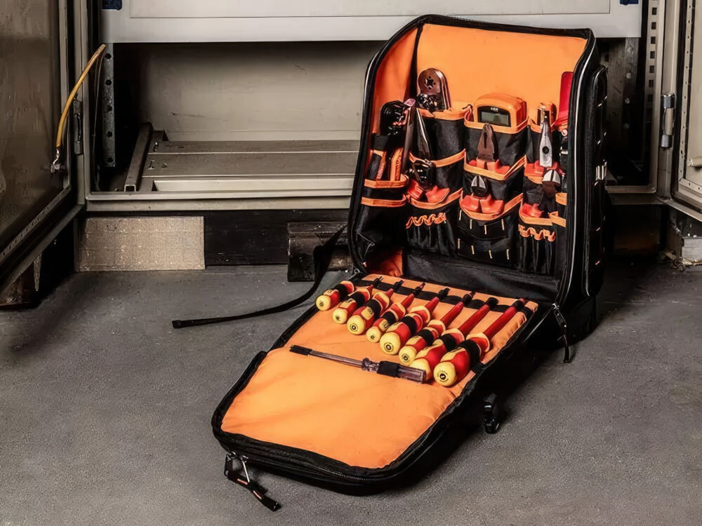 Plecak elektryka Neo Tools 01-313 funkcjonalność i praktyczne przechowywanie narzędzi