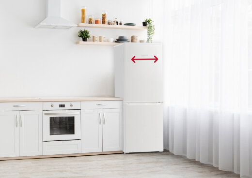 Lodówka MPM-215-KB-38/E w zabudowie. Strzałki symbolizujące drzwi lewo/prawo.