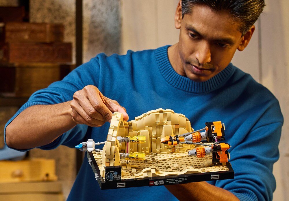 LEGO 75380 Star Wars Diorama: Wyścig ścigaczy w Mos Espa film