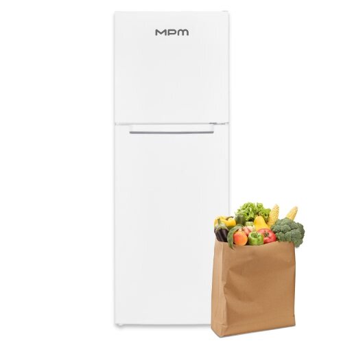 Lodówka MPM-247-CF-28, obok papierowa torba z owocami i warzywami.