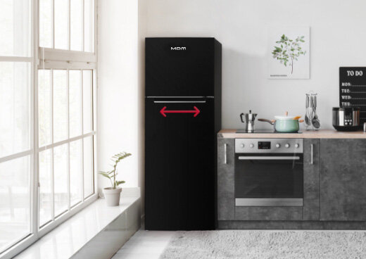Lodówka MPM-247-CF-29 w kuchni. Symbol dwustronnej strzałki.
