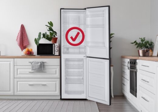 Lodówka MPM-248-FF-57 z otwartymi drzwiami w kuchni.