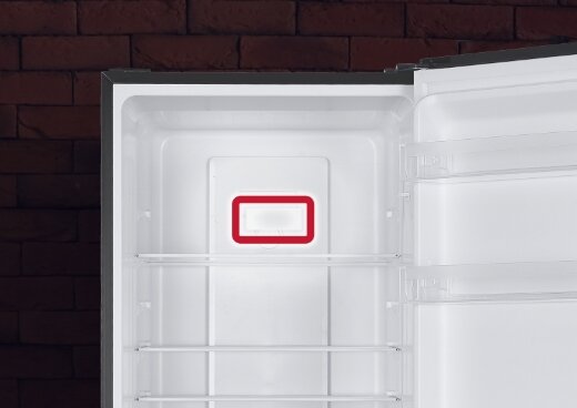 Zbliżenie na oświetlenie LED lodówki MPM-248-FF-57.