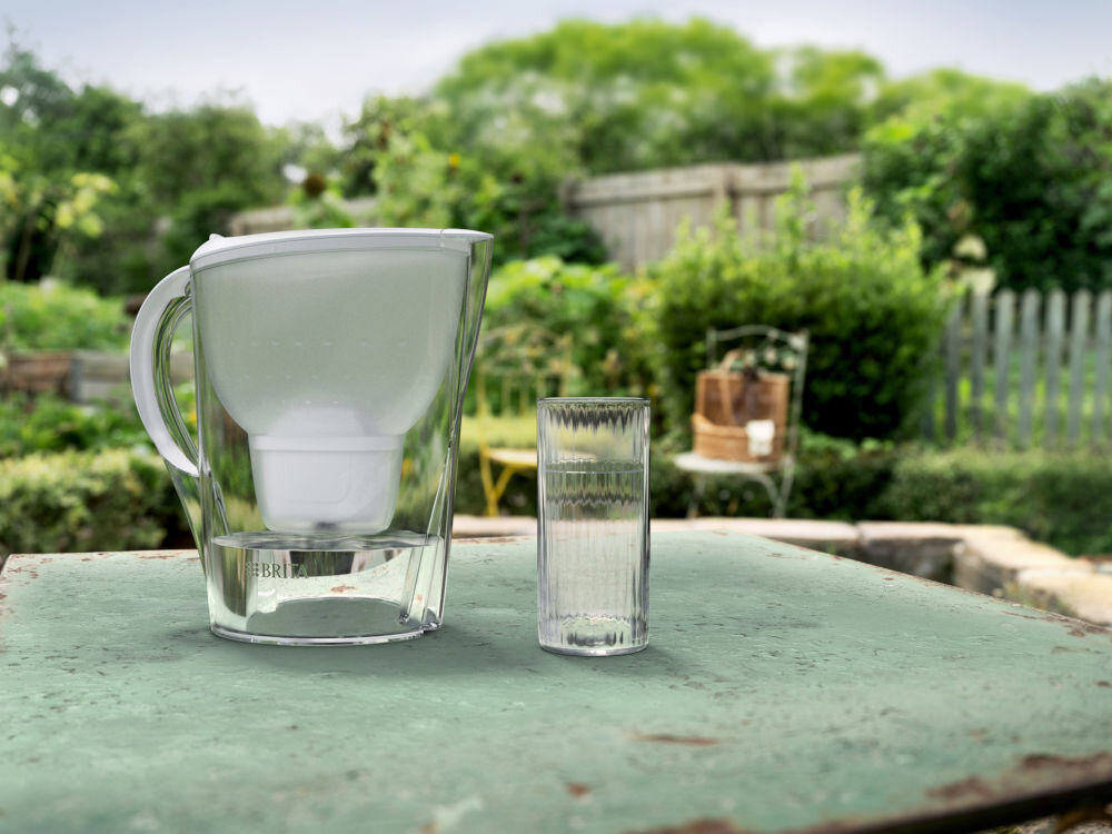 Dzbanek filtrujący BRITA Marella XL PRO PURE Performance Biały rozwiązanie sprzyjające środowisku przefiltrowanie do 150 l wody zmniejszenie ilości generowanych odpadów redukcja śladu ekologicznego zrównoważony rozwój