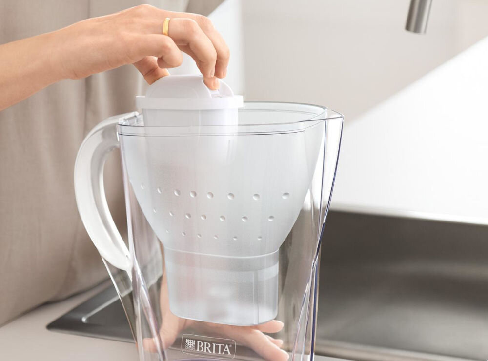 Dzbanek filtrujący BRITA Marella Biały + 3 wkłady Maxtra Pro Pure Performance rozwiązanie sprzyjające środowisku przefiltrowanie do 150 l wody zmniejszenie ilości generowanych odpadów redukcja śladu ekologicznego zrównoważony rozwój 