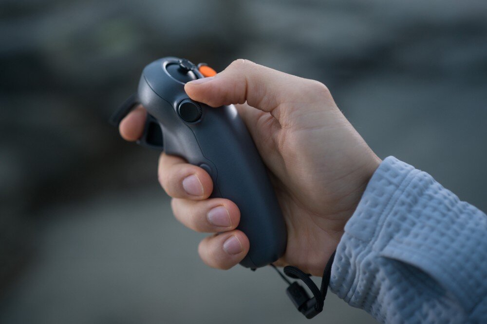 Kontroler DJI RC Motion 3 sterowanie ruchy zatrzymanie zakłócenia