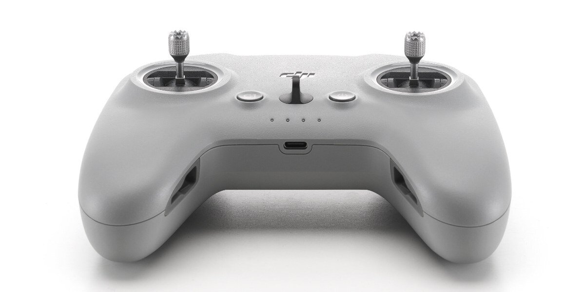 Kontroler DJI FPV Remote Controller 3 na białym tle.