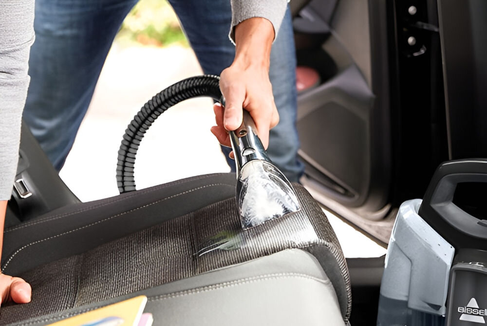 Odkurzacz BISSELL SpotClean Pet Plus 37241 wąż długość 2,2 m duża swoboda ruchów sprzątanie trudno dostępnych miejsc schody kanapy wnętrza samochodów długi wąż dotarcie do każdego zakararka komfort użytkowania