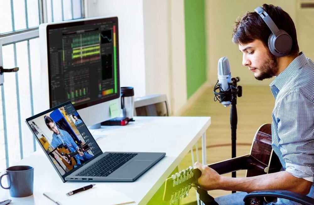 Laptop ACER Swift Go 14 - system redukcji szumów