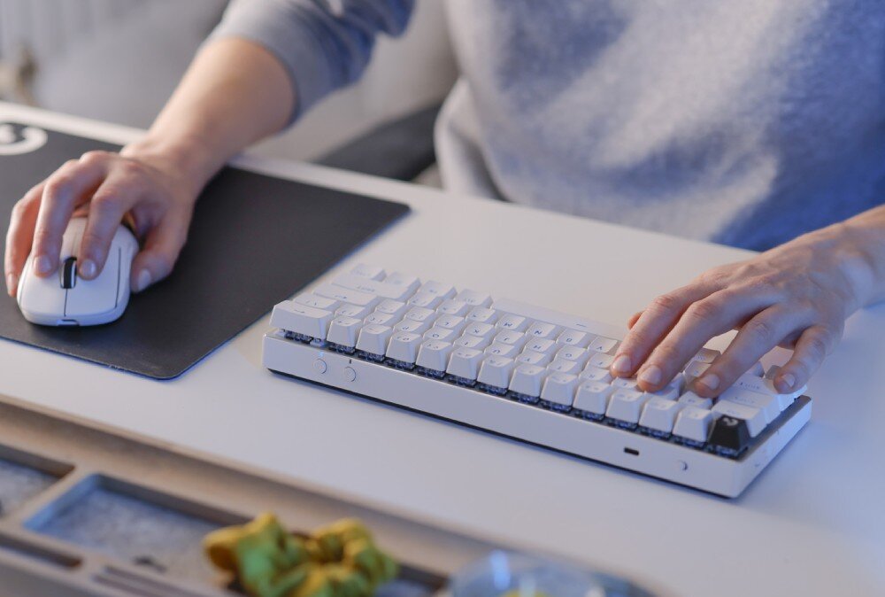 Klawiatura LOGITECH G PRO X 60 Lightspeed Biały nakładki materiał