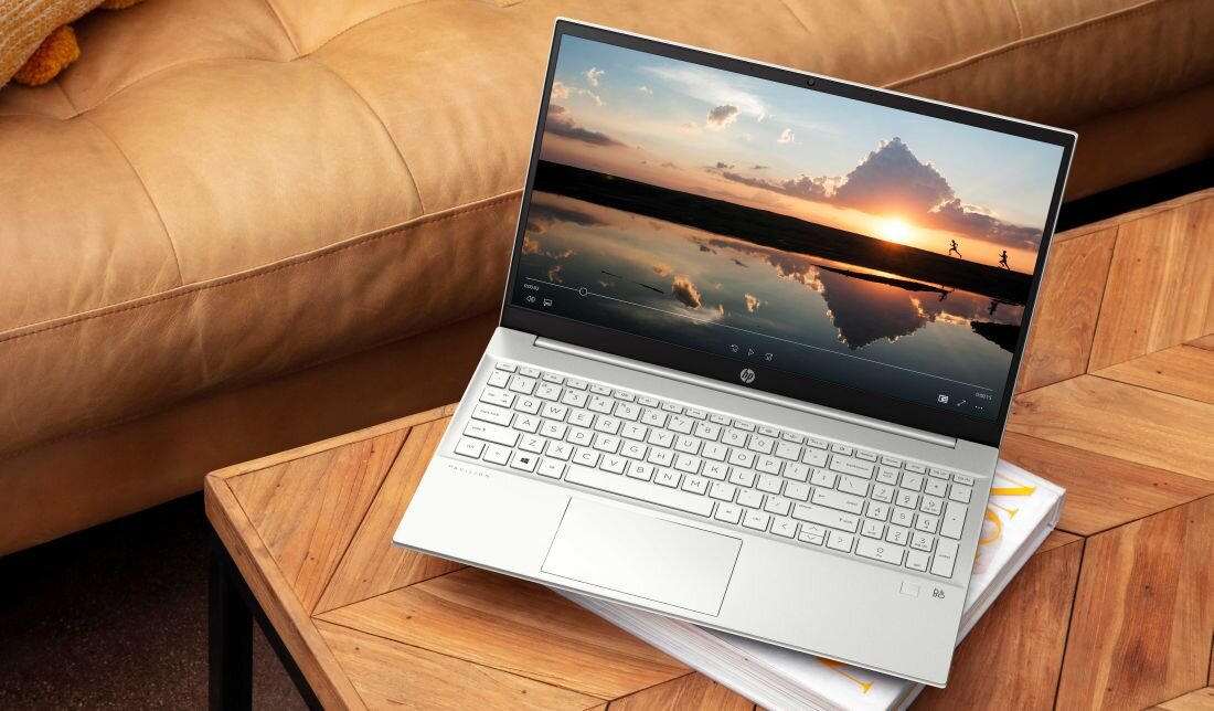 Laptop HP Pavilion 15 - Laptop HP Envy 15.6-calowy, stylowy i funkcjonalny, dobry do pracy zdalnej oraz korzystania z multimediów.