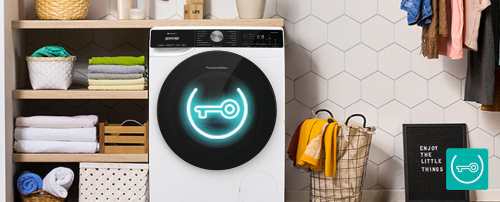 Pralka GORENJE WNS14A4TWIFI/PL lifestyle front zamknięta ikona grafika klucz dekoracje ręczniki półka kosz na pranie odzież ChildLock Blokada przed dziećmi zabezpieczenie ochrona dzieci blokada panelu sterowania przyciski