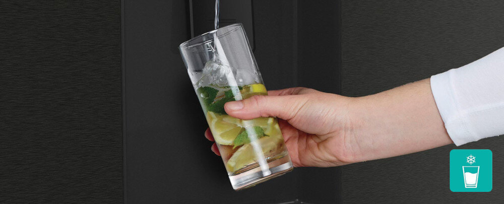 LODÓWKA GORENJE NRR9185EABXLWD wizualizacja ręka szklanka z wodą cytryna mięta ikona stały dostęp do wody zbiornik