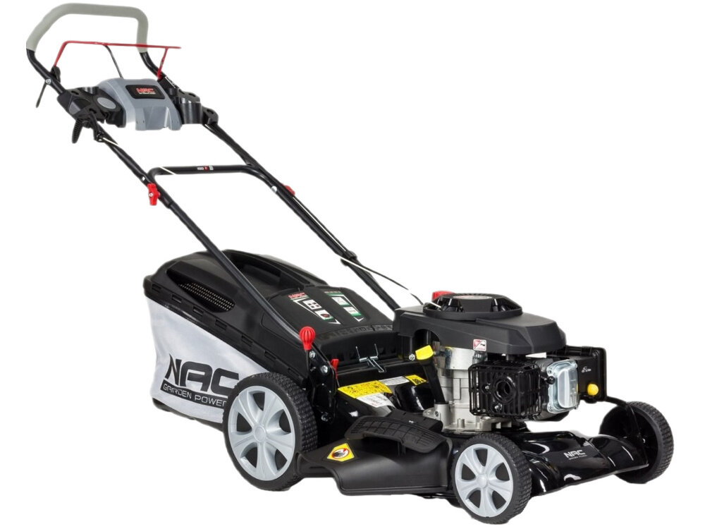 Kosiarka spalinowa z napędem NAC LS50-196-HSD-NG 510mm 3.6kW kosiarka na białym tle widoczna od przodu pod skosem zadbany trawnik koszenie trawy