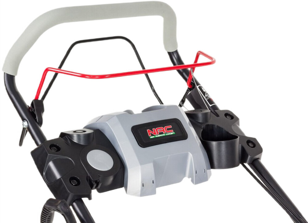 Kosiarka spalinowa z napędem NAC LS50-196-HSD-NG 510mm 3.6kW zbliżenie na uchwyt komfortowy uchwyt miękkie wykończenie pewny chwyt chroni dłonie przed odciskami i otarciami uchwyt można złożyć