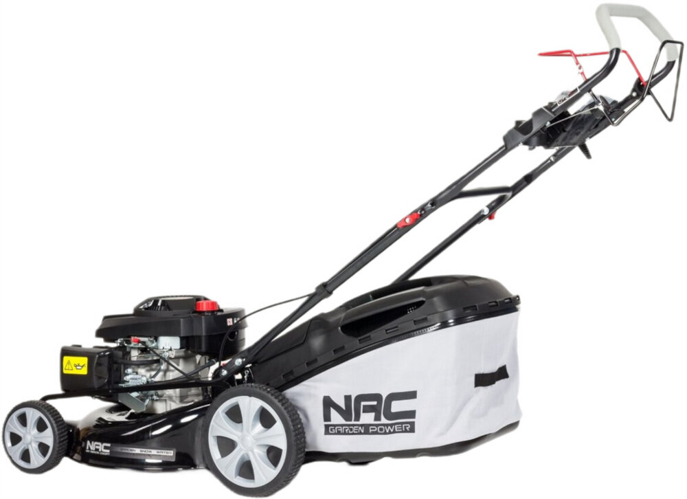 Kosiarka spalinowa z napędem NAC LS50-196-HSD-NG 510mm 3.6kW kosiarka na białym tle widoczna od tyłu pod skosem urządzenie z napędem porusza się samoczynnie możesz skoncentrować się na precyzji i tempie pracy stabilne tempo jazdy równomiernemu cięciu trawy