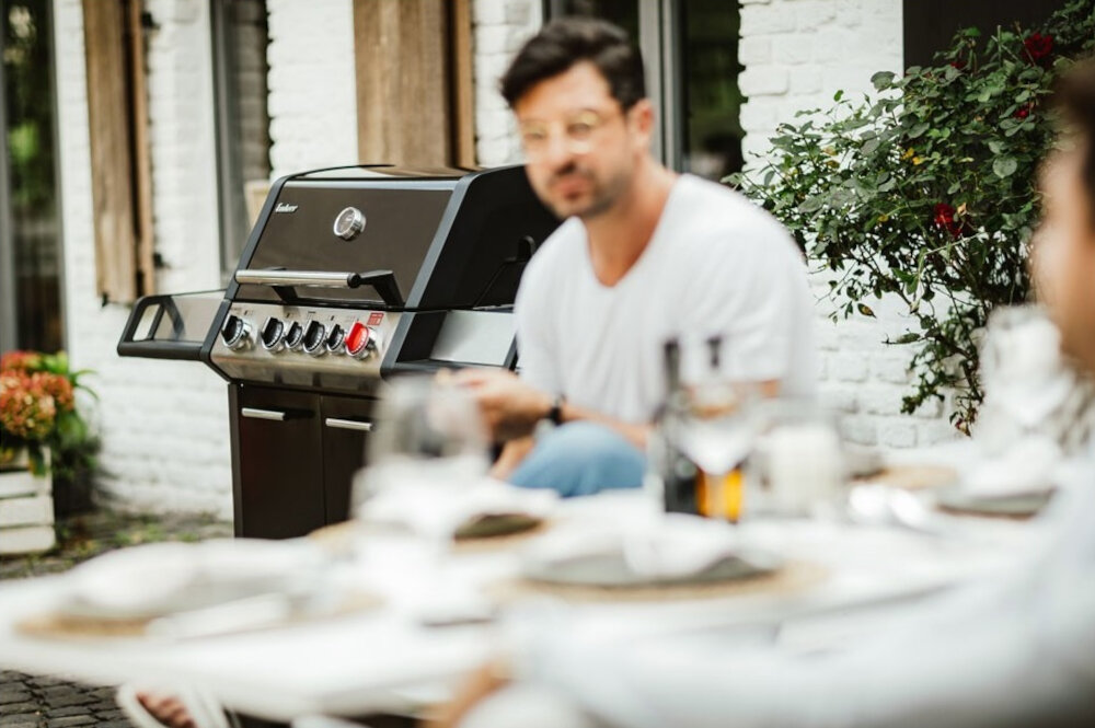 Grill gazowy ENDERS Monroe Black Pro 4 IK Turbo 837033 perfekcyjne grillowanie czas na grilla spotkanie z przyjaciolmi