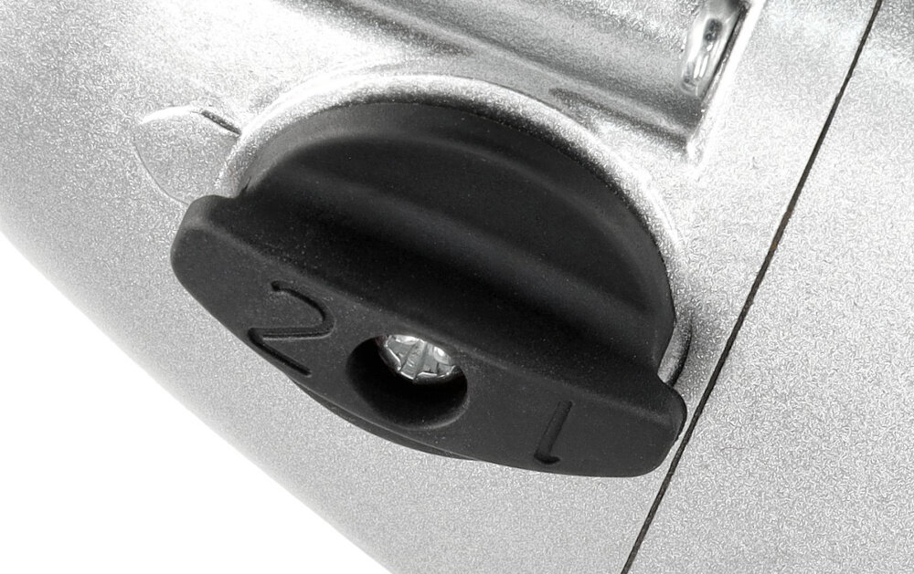 Wiertarka udarowa STALCO IDS20-2VS S-97219 zbliżenie na przełącznik do zmiany biegu dwa biegi na pierwszym biegu prędkość wynosi 0–1200 obr./min z częstotliwością udaru 0–19200 ud./min drugi bieg osiąga 0–2800 obr./min i 0–44800 ud./min kontrola i efektywność pracy wierci w drewnie do 40/30 mm w stali do 16/13 mm w betonie do 20/16 mm