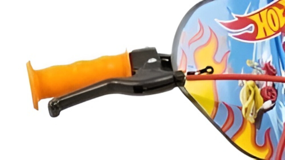 Rower dziecięcy TOIMSA Hot Wheels 16 cali dla chłopca Niebiesko-czerwony zbliżenie na uchwyt kierownicy zdjęcie na białym tle brak uczucia dyskomfortu odpowiednia pozycja ciała uchwyty z antypoślizgowego materiału