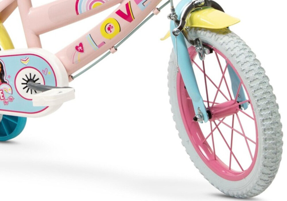 Rower dziecięcy TOIMSA Barbie 14 cali dla dziewczynki Różowy zbliżenie na przednie koło zdjęcie na białym tle koła pompowane w rozmiarze 14 cali mocne obręcze z wysokiej jakości aluminium zachowanie regularnego kształtu kół stabilne trzymanie opony bezpieczna jazda błotniki elegancki osłaniają odzież wygląd regularne sprawdzanie ciśnienia powietrza wartość na bocznej części opony