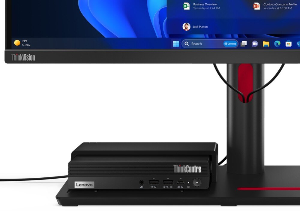 Komputer LENOVO ThinkCentre M70q Gen 5 Czarna obudowa komputera wsunięta poziomo w podstawę monitora pod ekranem, z widocznym panelem przednim i portami USB oraz audio, łączność, Wi-Fi, Bluetooth