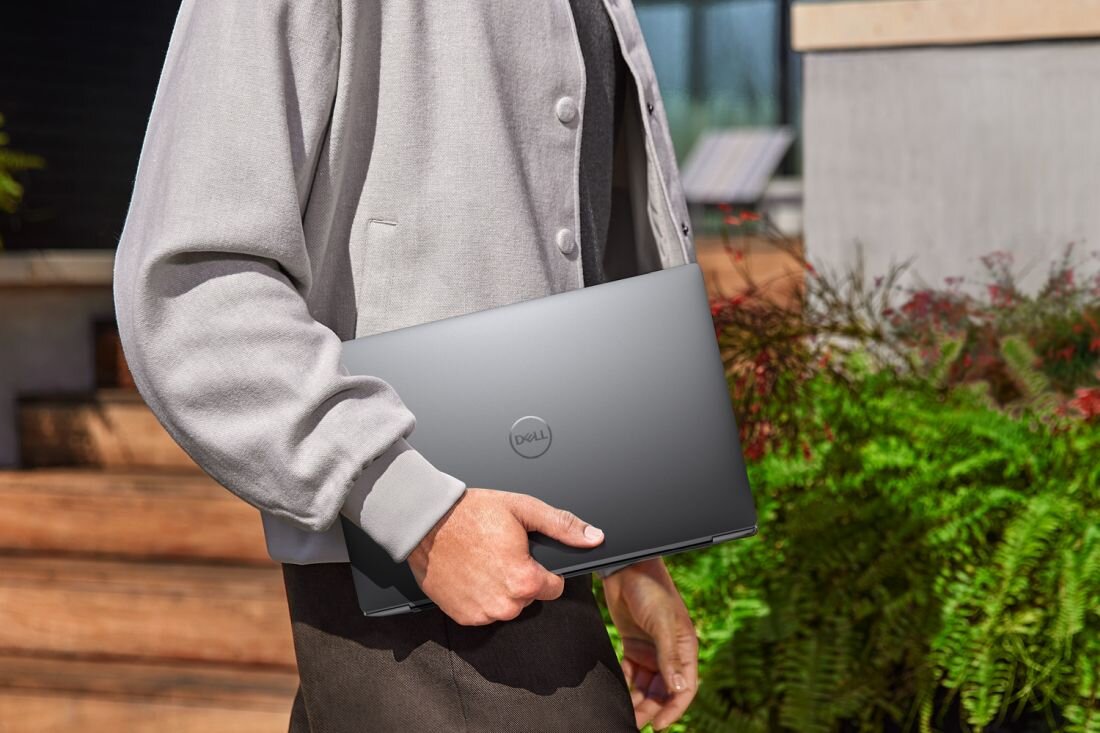 Laptop DELL XPS 9340 - Niewielka obudowa wykonana w całości z solidnego aluminium