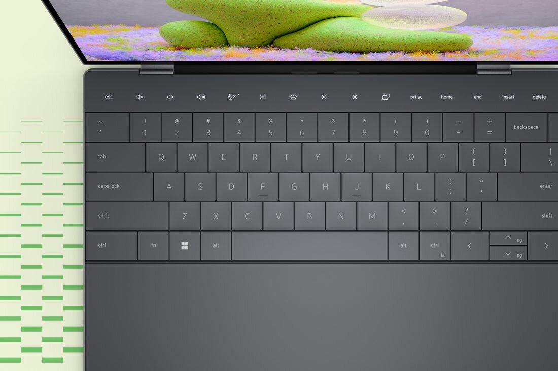 Laptop DELL XPS 9340 - bezszczelinowa klawiatura 