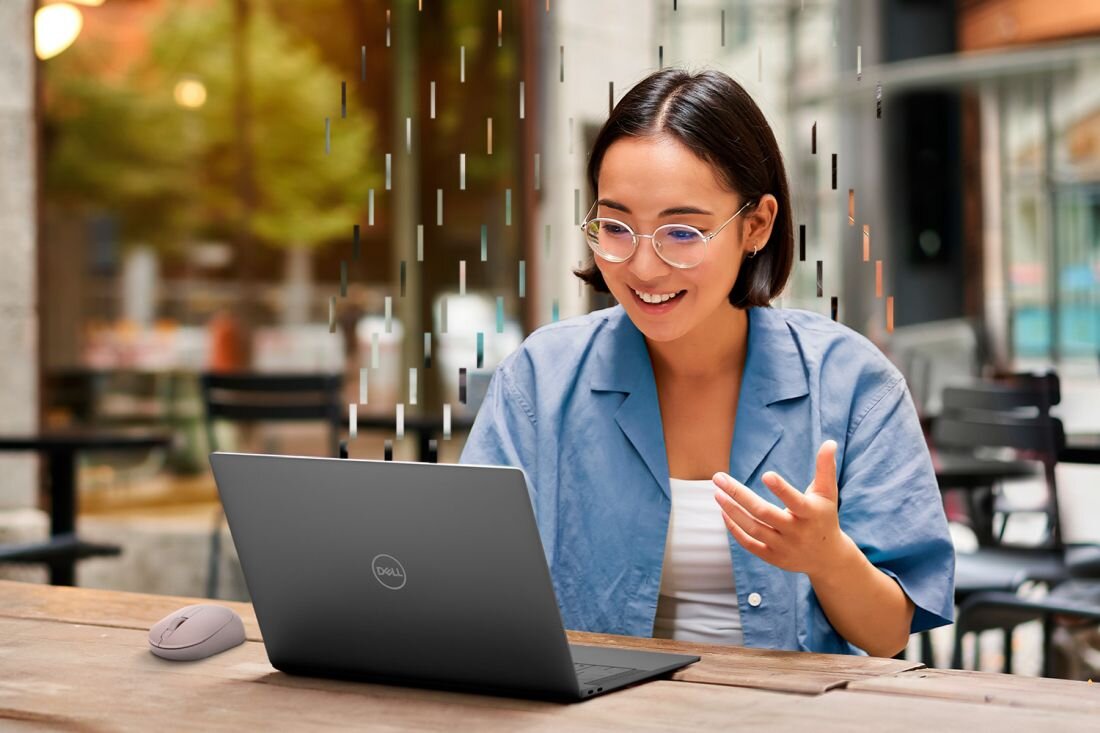 Laptop DELL XPS 9440 - dwa mikrofony z redukcją szumów, kamerę FHD