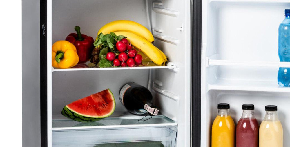 LODÓWKA RAVANSON LKK-90ES szklane wytrzymałe półki regulacja wysokości łatwe czyszczenie