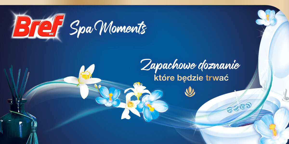 Kostka do WC BREF Spa Moments Vitality Grafika na granatowym tle. Po lewej stronie buteleczka z patyczkami zapachowymi, w centrum białe i niebieskie kwiaty. Po prawej częściowo widoczna biała muszla toaletowa. Napis: Zapachowe doznanie które będzie trwać. W tle logo Bref Spa Moments.
