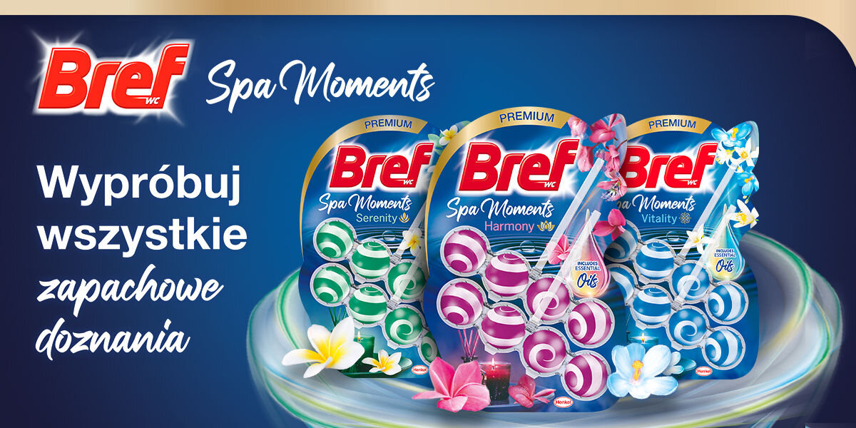 Kostka do WC BREF Spa Moments Harmony Grafika promująca produkty Bref Spa Moments. Trzy zawieszki do WC z logiem Bref (zielona, niebieska, fioletowa) są ułożone obok siebie na granatowym tle. Na pierwszym planie tekst: Wypróbuj wszystkie zapachowe doznania oraz białe i różowe kwiaty.