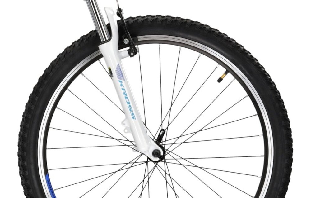 Rower górski MTB KROSS Lea 1.1 D13 26 cali damski Biało-niebieski kola duze 26-calowe latwe pokonywanie przeszkod wiekszy kontakt kola z podlozem szeroki opoy marki WANDA gleboki bieznik dobra przyczepnosc regularne sprawdzanie cisnienia powietrza wartosc na bocznej czesci opony