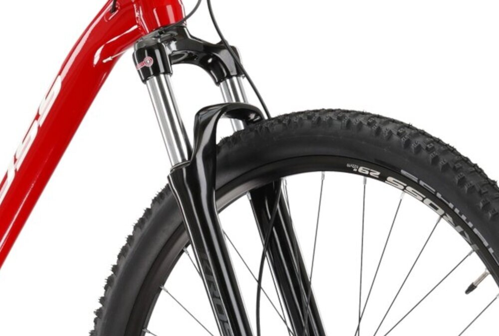Rower górski MTB KROSS Level 3.0 M20 29 cali męski Czerwony rower typu hardtail przedni amortyzator SR Suntour typu XCM RL skok o wysokosci 100 mm ulatwia najezdzanie na przeszkody niweluje wstrzasy regulacja skoku za pomoca manetki zmniejsza sile uderzenia przedniego kola o przeszkode do jazdy na nierownej wyboistej nawierzchni