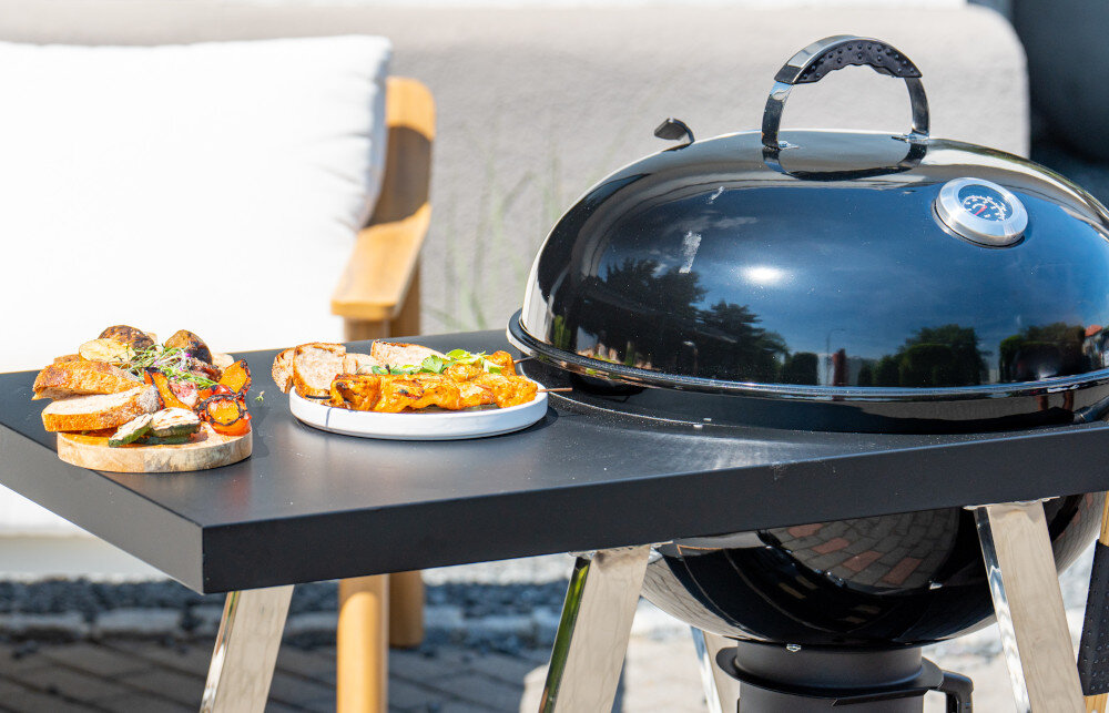 Grill węglowy BBQ LINE MIR709 polki praktyczne dodatkowa przestrzen boczne i dolne polki