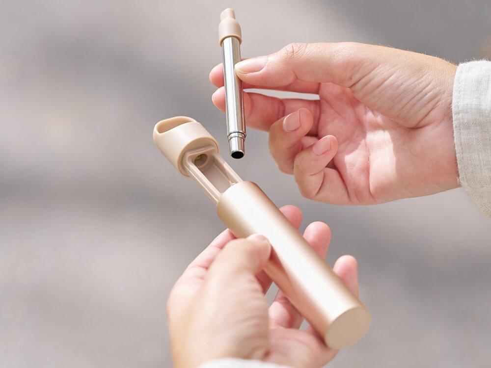 Słomka LEXON Nomaday UV Straw Ciemnoniebieski
            słomka z etui konstrukcja stal nierdzewna silikon aluminium haczyk