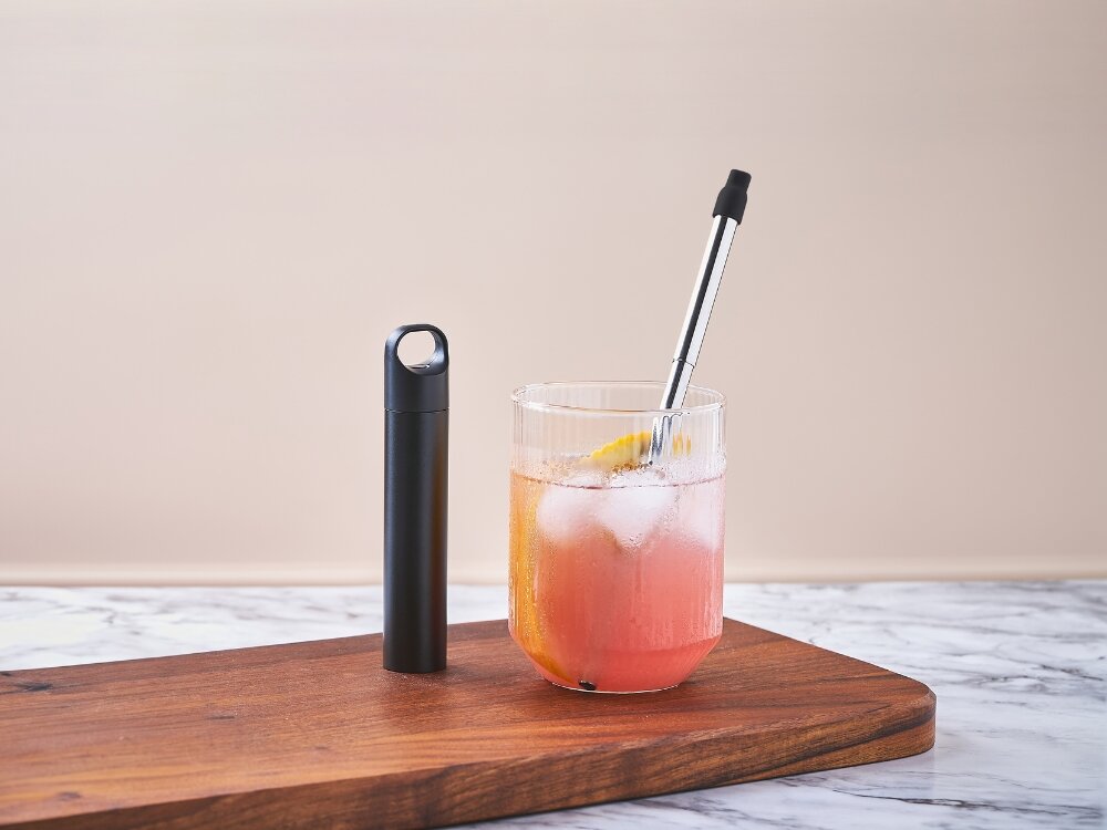 Słomka LEXON Nomaday UV Straw Czarny
            słomka w napoju dezynfekcja światło uv-c usuwa bakterie higiena przenośna