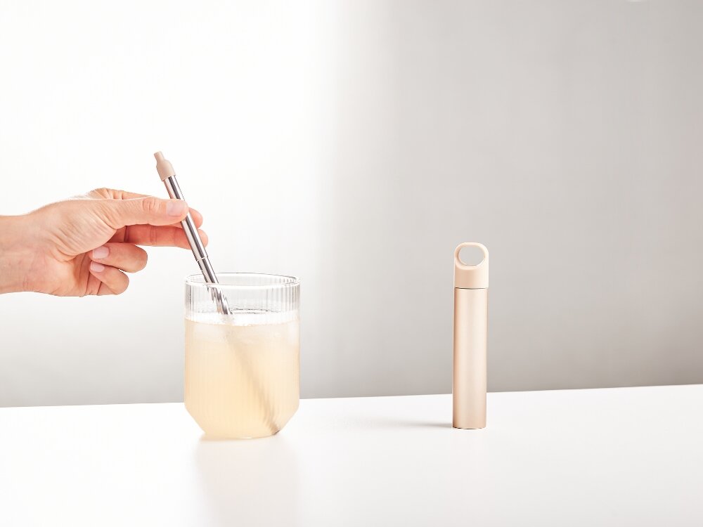 Słomka LEXON Nomaday UV Straw Złoty
            słomka w napoju odkażanie dezynfekcja antybakteryjne wielokrotnego użytku