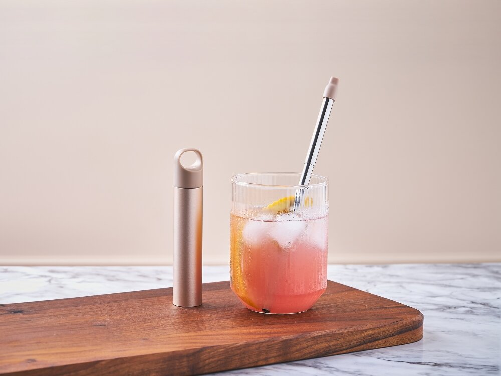 Słomka LEXON Nomaday UV Straw Złoty
            słomka w napoju dezynfekcja światło uv-c usuwa bakterie higiena przenośna