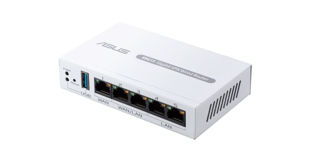 Biały router z logo ASUS, posiada pięć portów sieciowych oznaczonych jako USB, WAN, WAN/LAN, LAN oraz przycisk Power. Na obudowie widnieje napis \'EBG15 Gigabit VPN Wired Router\'.