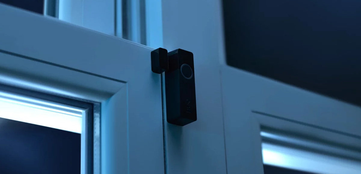 Czujnik otwarcia drzwi i okien PHILIPS HUE Secure harmonogramy i scenariusze działania aplikacją Hue włączać światła uruchamiać kamerę powiadomienia na smartfona