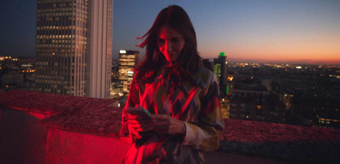 Zestaw startowy PHILIPS HUE  8720169159617 9W E27 + mostek Hue dom kontrola obserwacja kamery tryb nocny powiadomienia informacja czujniki System Hue