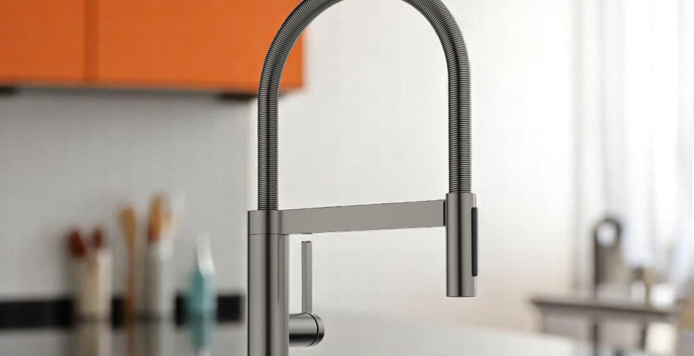 BATERIA KUCHENNA BLANCO Culina-S II Mini 527469 satynowa ciemna stal kuchnia zlewozmywak mycie jabłek woda wylewka zbliżenie obracana wyciągana obracana wylewka wyciągana swoboda ruchu wygoda