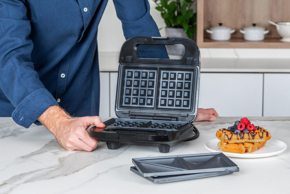 Opiekacz BLACK&DECKER BXSA754E Wysoka jakość wykonanie stal nierdzewna tworzywo sztuczne nieprzywierająca powłoka płyt