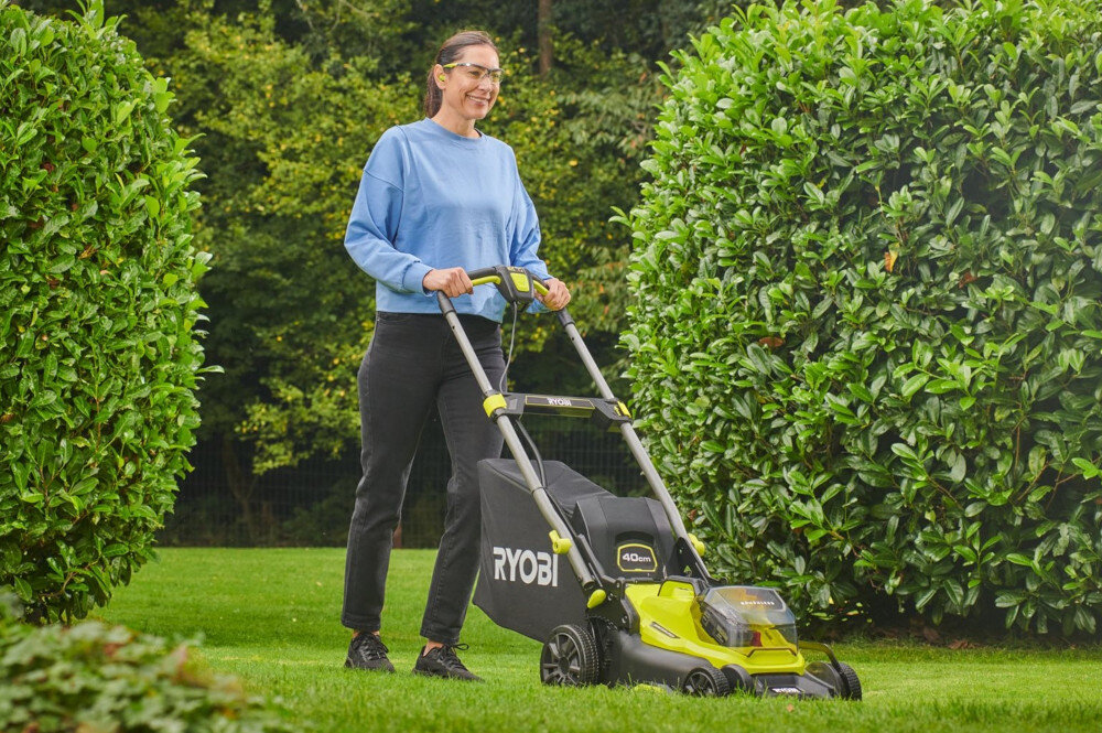 Kosiarka akumulatorowa RYOBI ONE+ RY18LMX40C-0 automatyczne dostosowanie mocy wyjsciowej w zaleznosci od warunkow ciecia oszczednosc energii dodatkowa moc