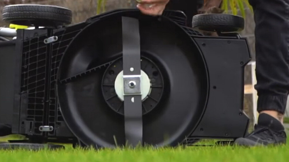 Kosiarka akumulatorowa RYOBI ONE+ RY18LMX40C-150 noze z wysokiej jakosci stali szerokosc koszenia 40 cm do ogrodow o powierzchni od 250 m2 do 399 m2